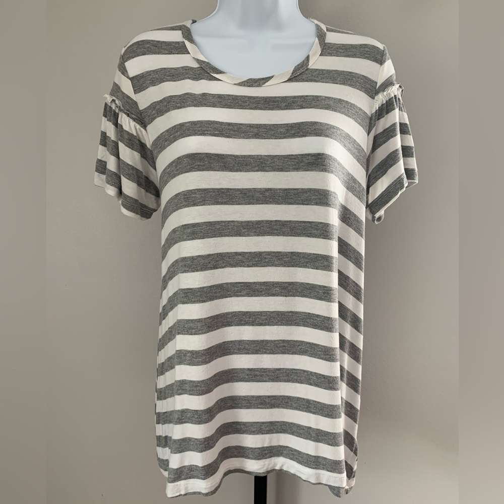 Hem & Thread Gray and White Boxy Short Sleeve Tee